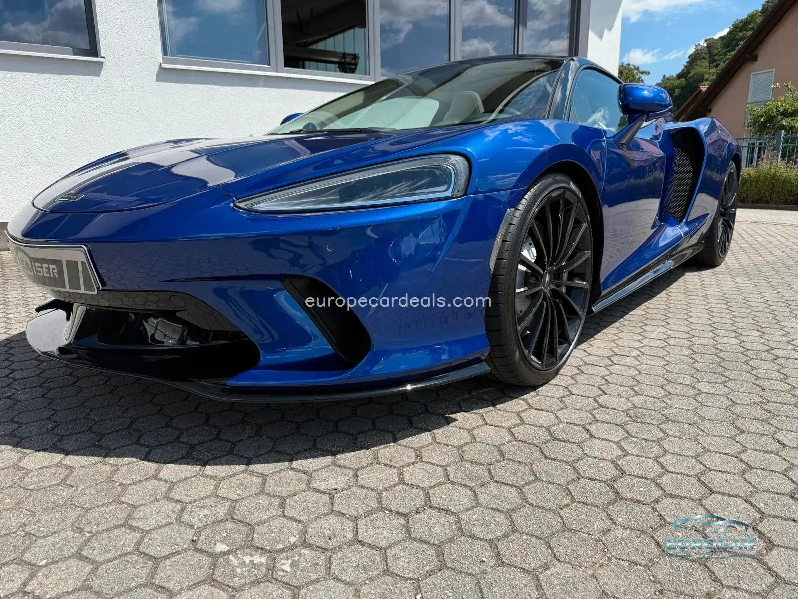 McLaren GT