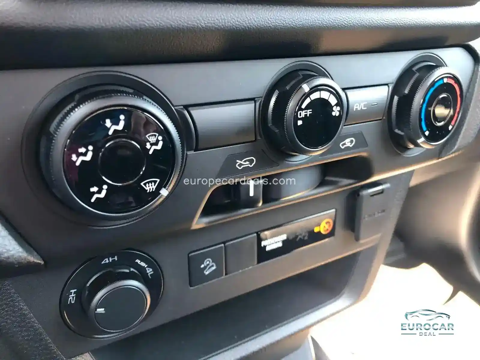 Single Cab 4×4 L + Kran +Pritsche