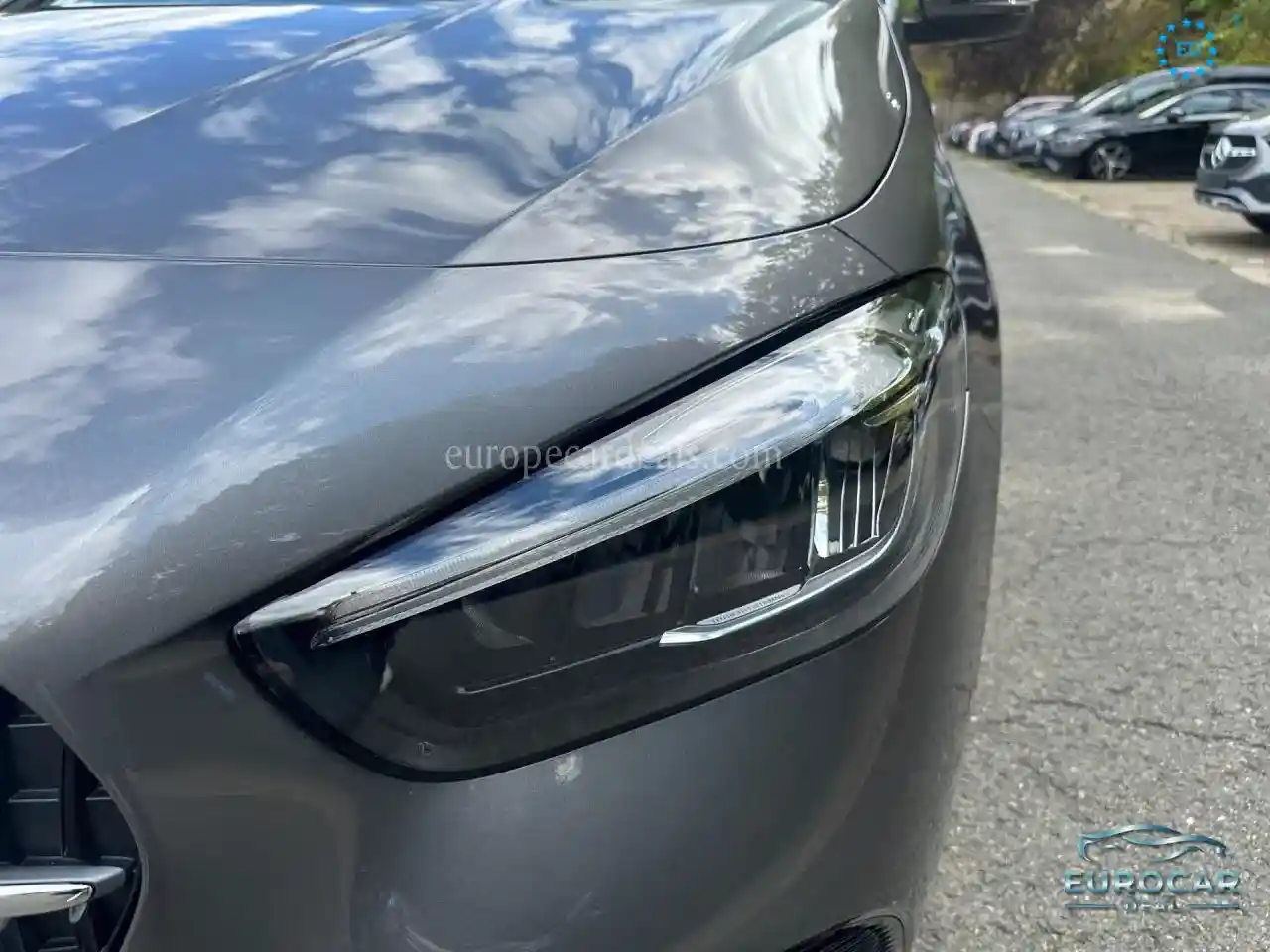 Mercedes-Benz B 180