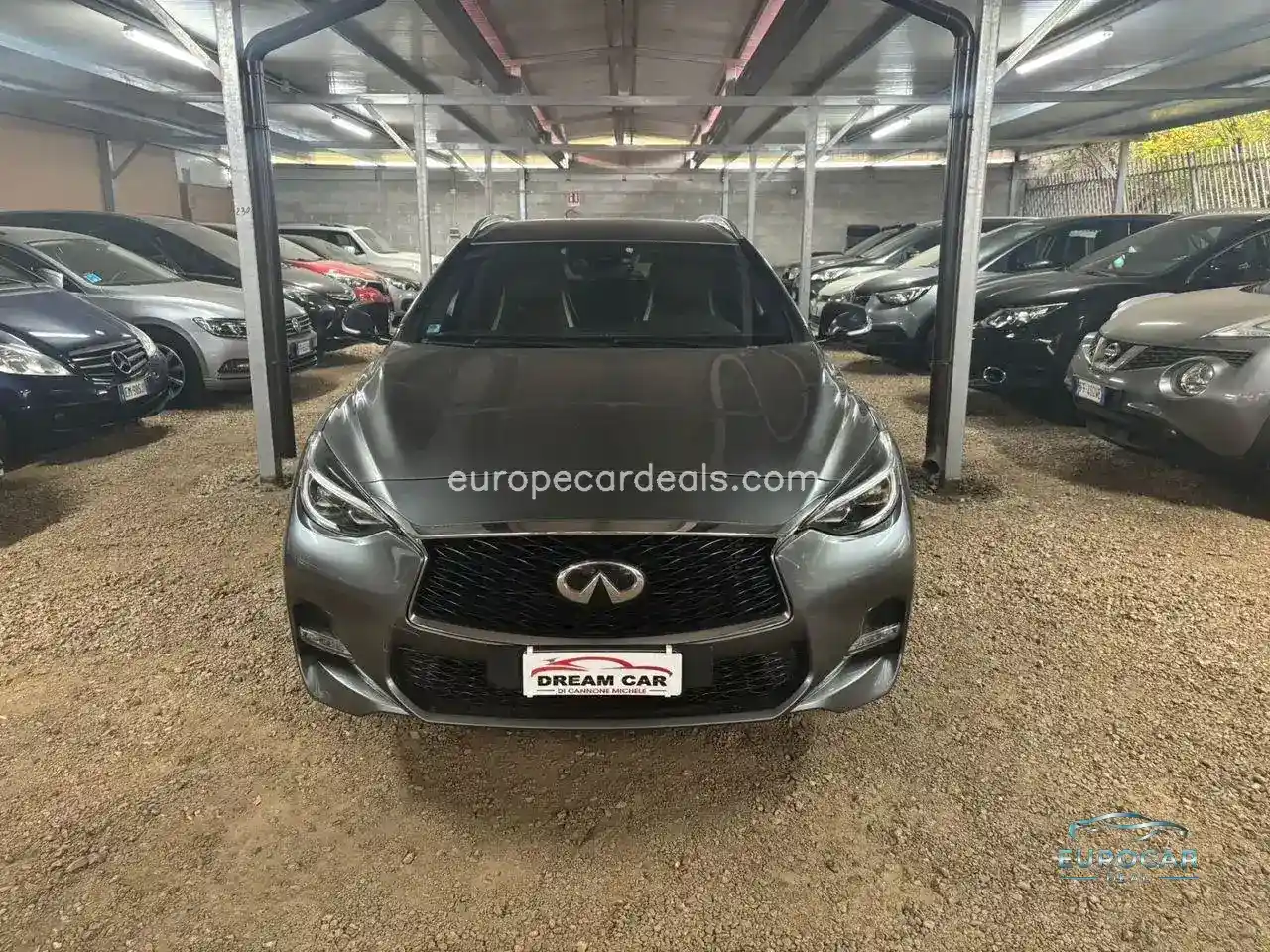 Infiniti Q30
