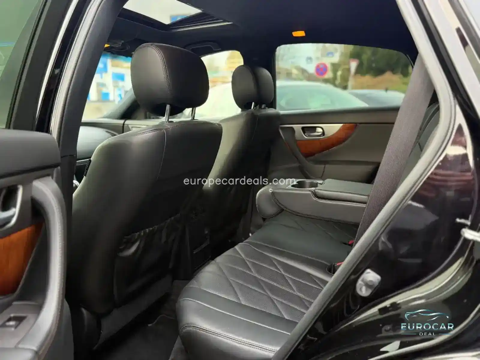 Infiniti QX70