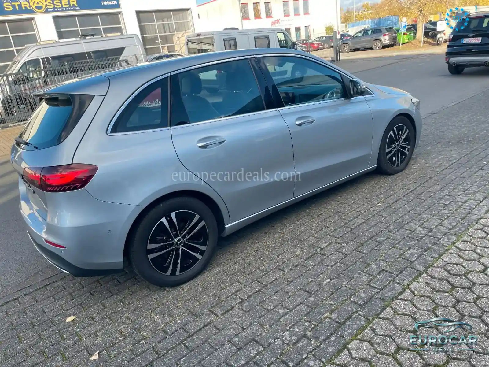 Mercedes-Benz B 180