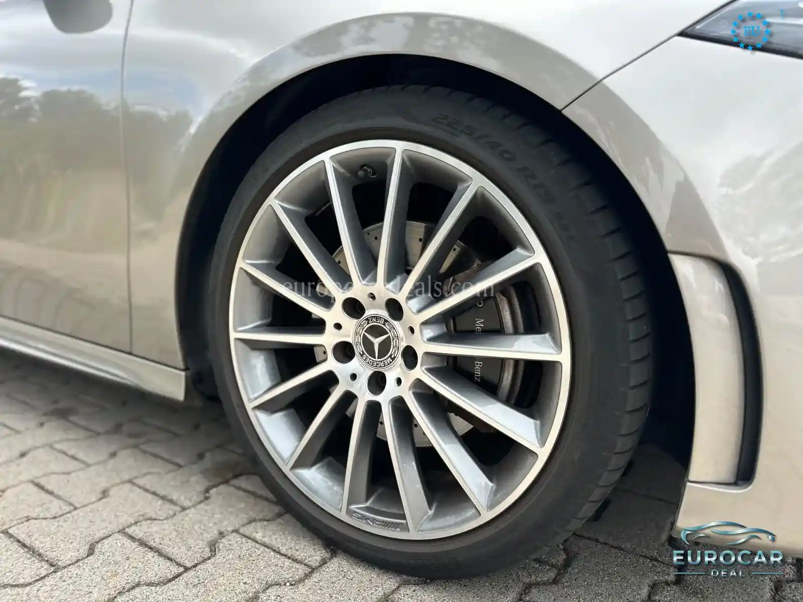 Mercedes-Benz A 220