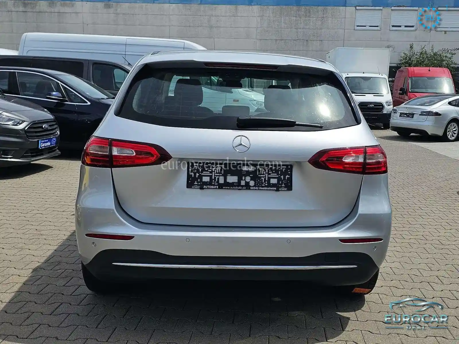 Mercedes-Benz B 180