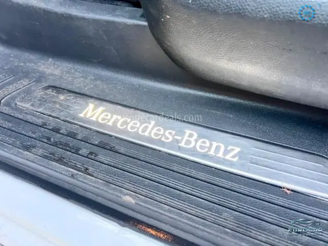 Mercedes-Benz V 220
