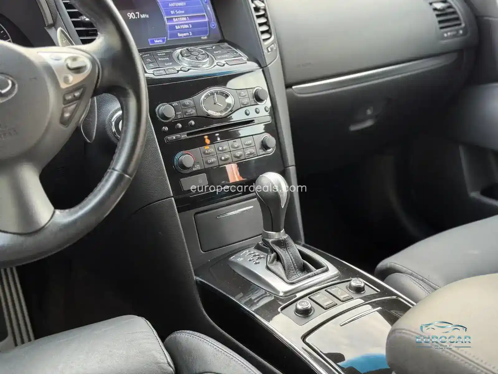 Infiniti QX70