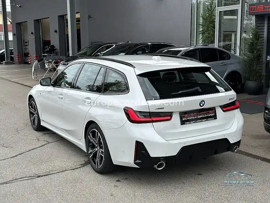 BMW 330