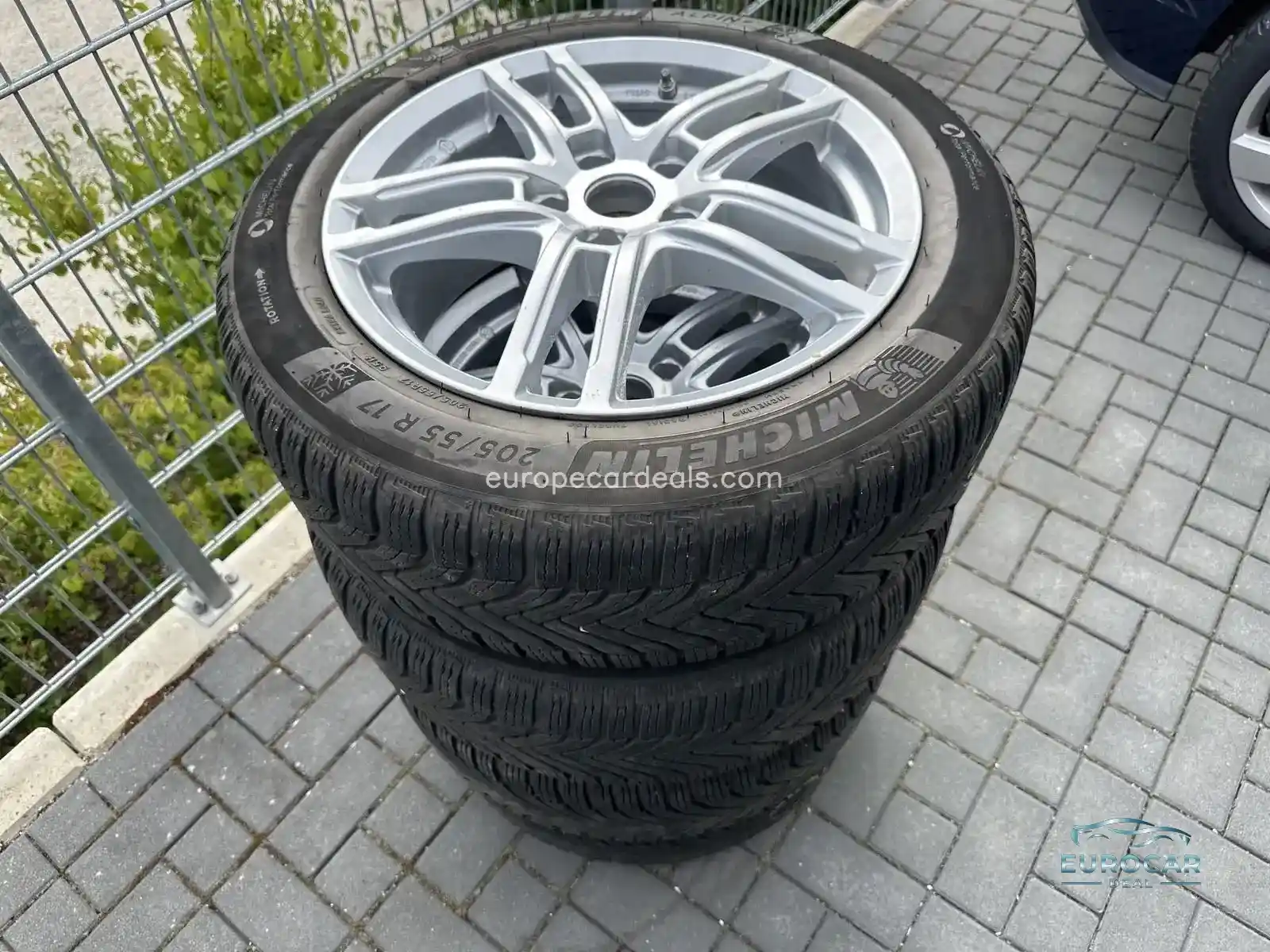 BMW 225