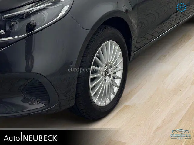 Mercedes-Benz V 220