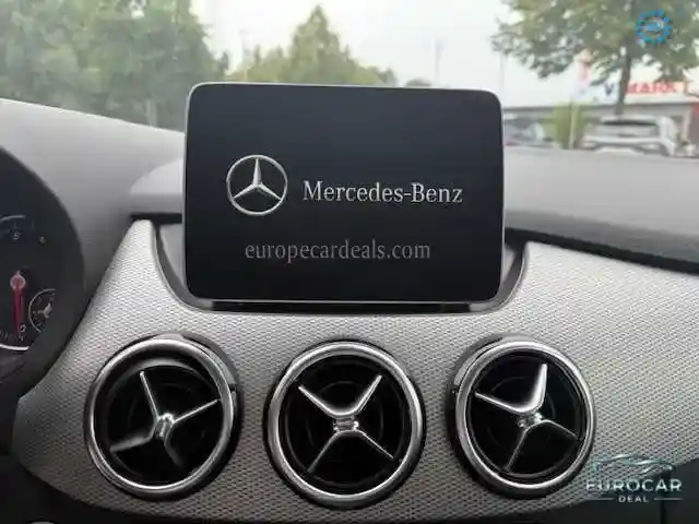 Mercedes-Benz B 180