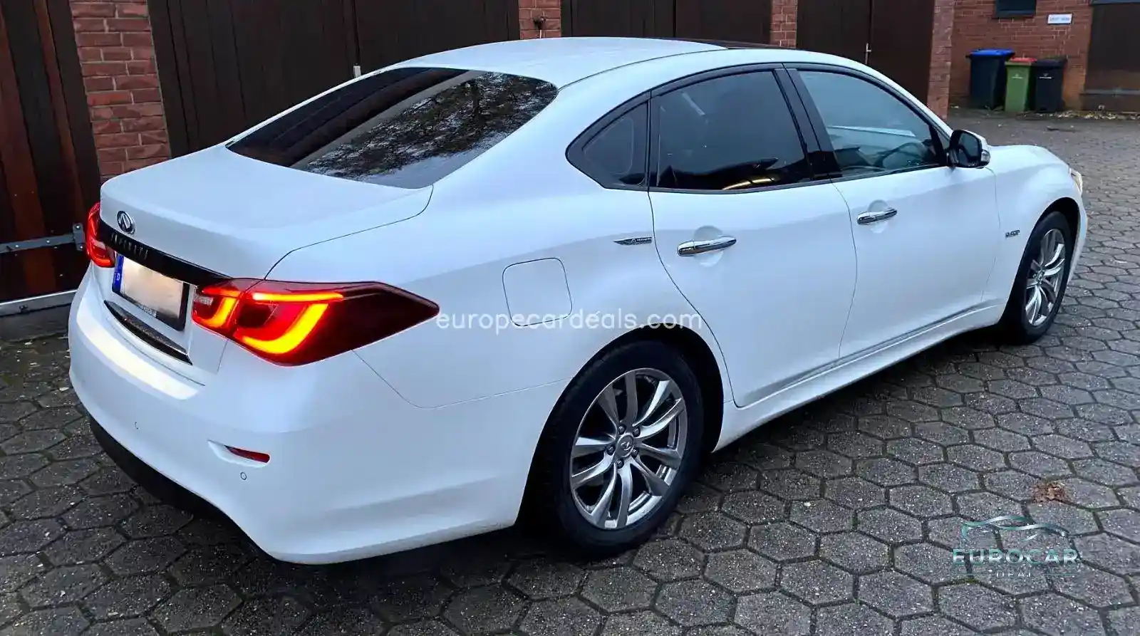 Infiniti Q70