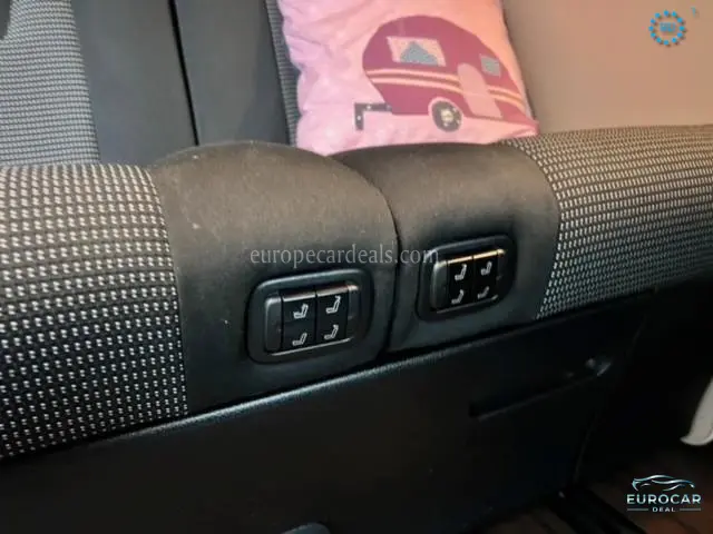 Mercedes-Benz V 220