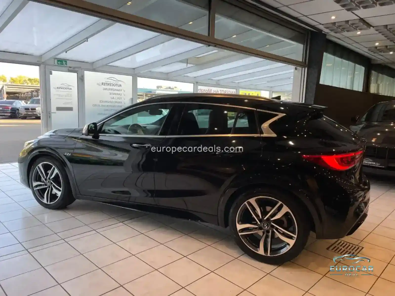 Infiniti Q30