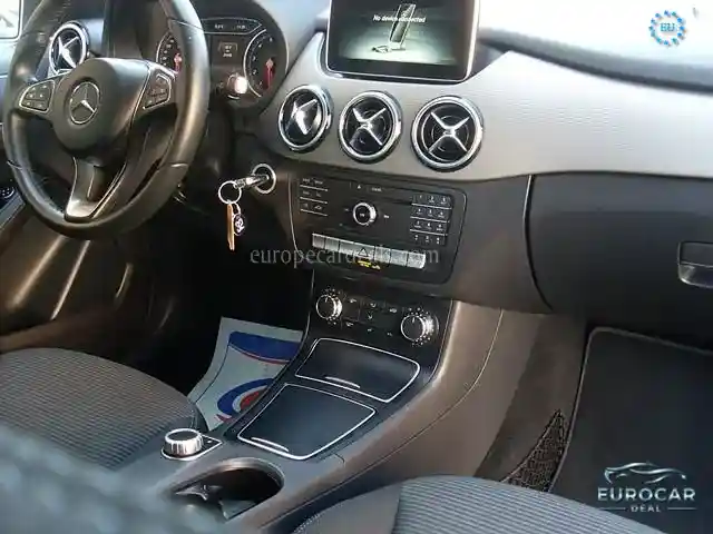 Mercedes-Benz B 180