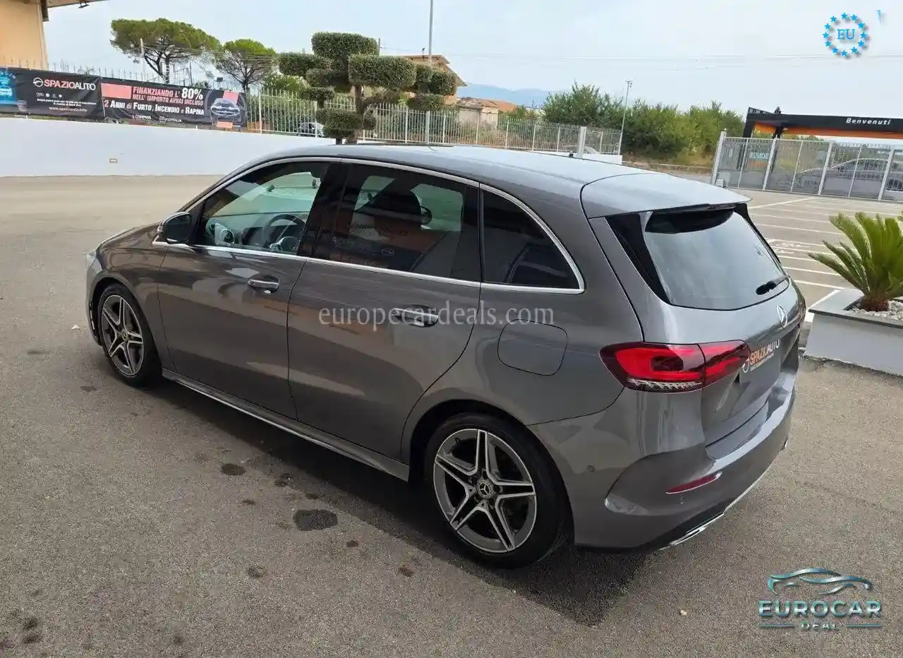 Mercedes-Benz B 180