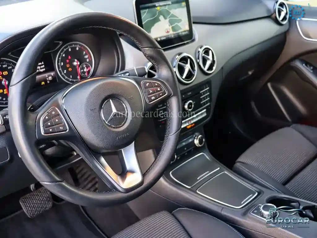 Mercedes-Benz B 180