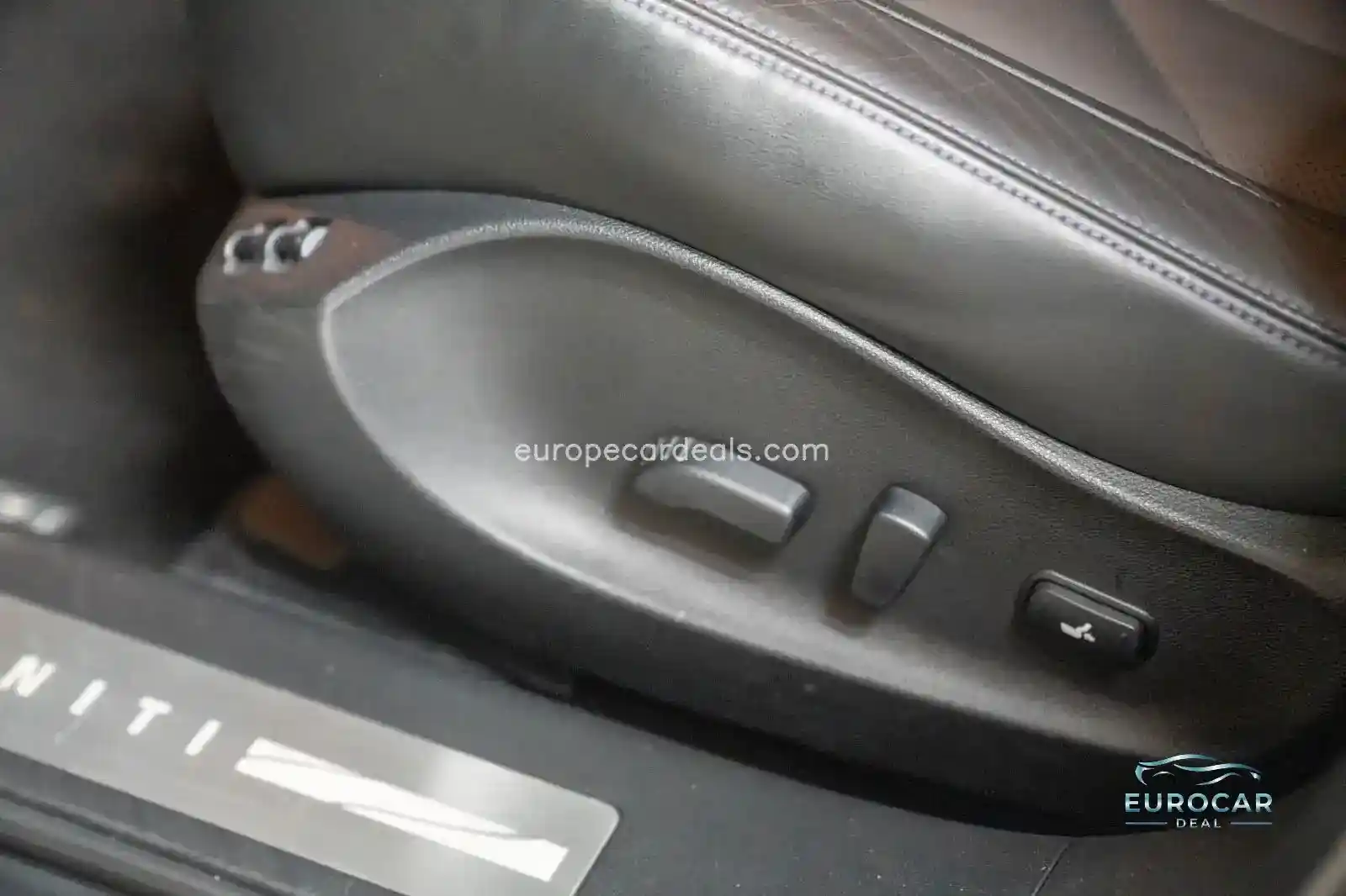 Infiniti QX70