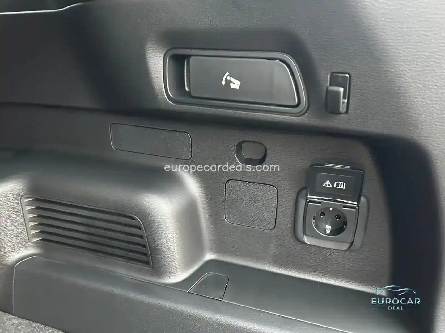 Mitsubishi Plug-in Hybrid Outlander