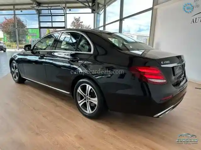 Mercedes-Benz E 200