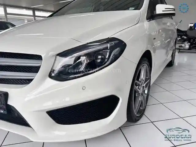 Mercedes-Benz B 200