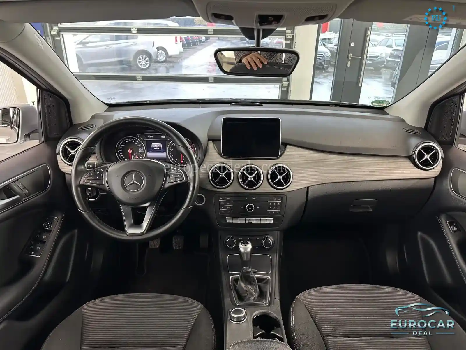 Mercedes-Benz B 180