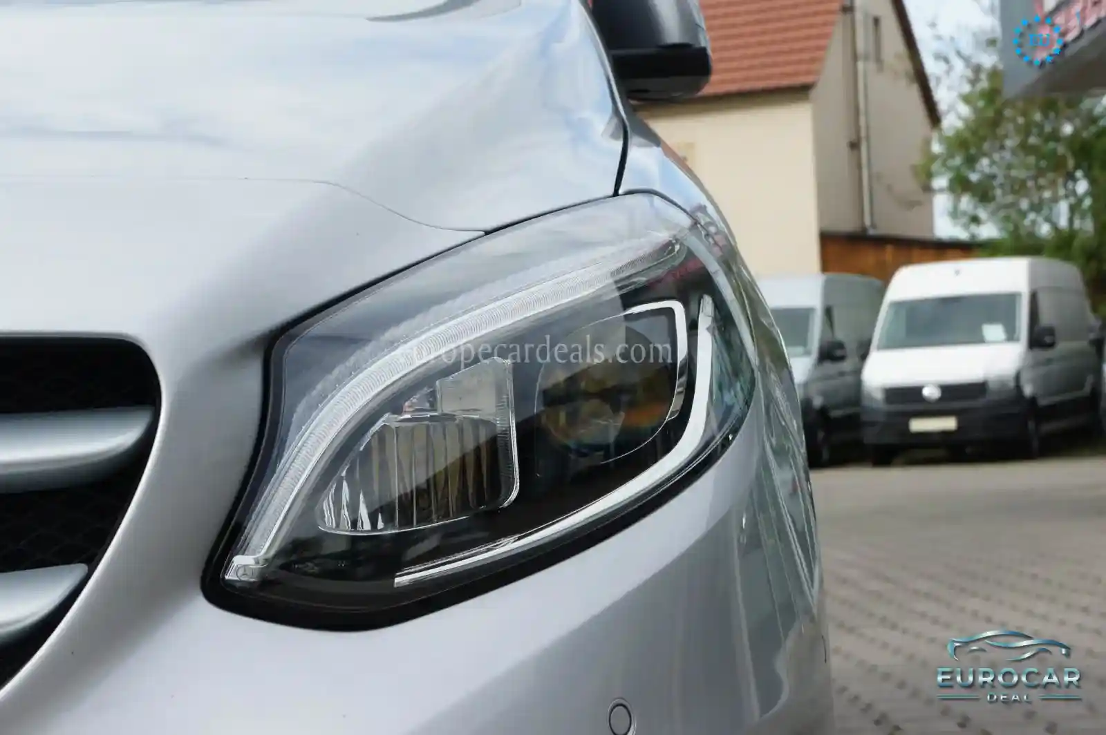 Mercedes-Benz B 180