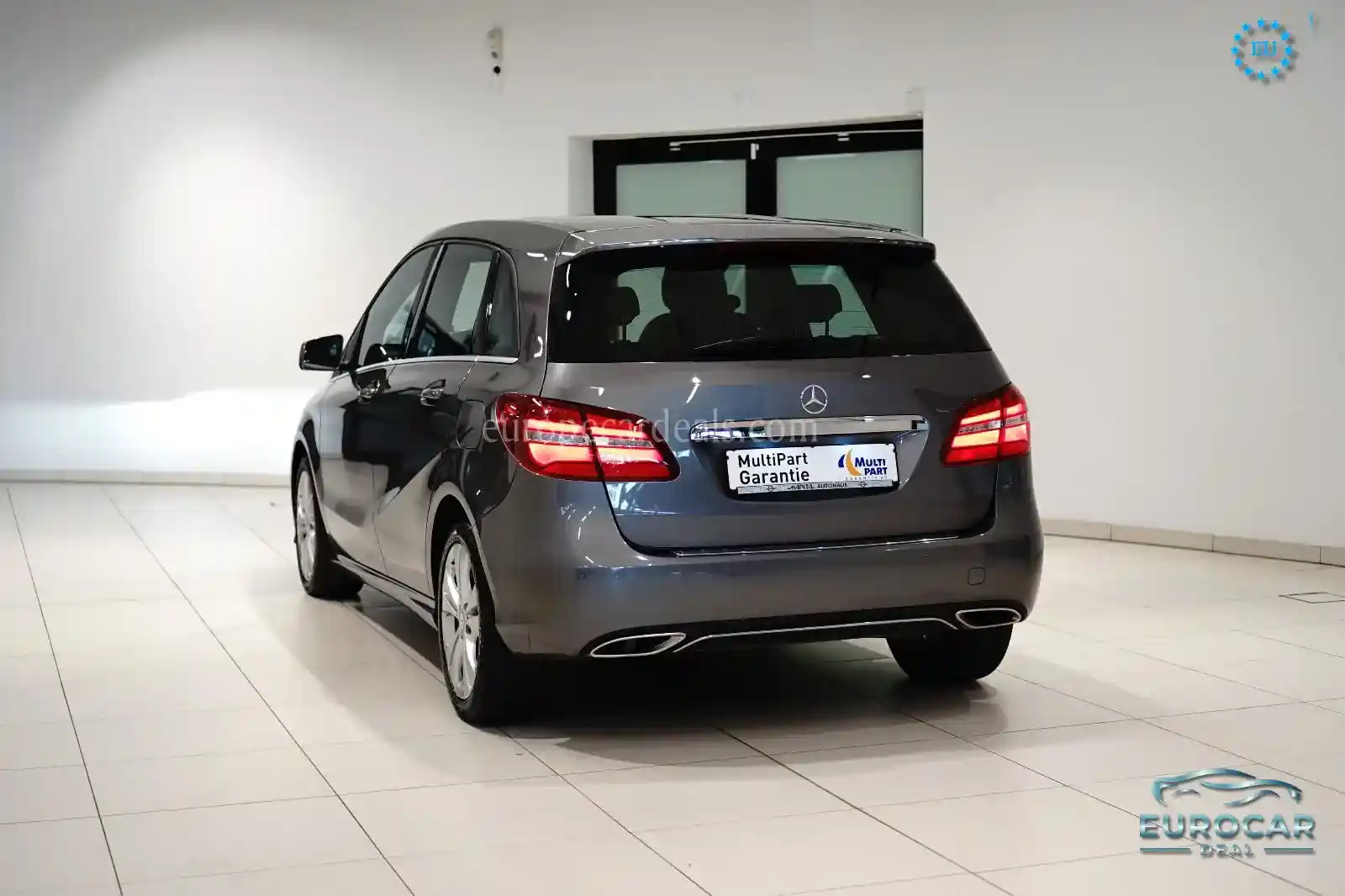 Mercedes-Benz B 180