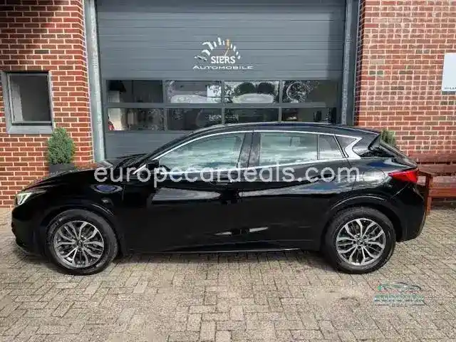 Infiniti Q30