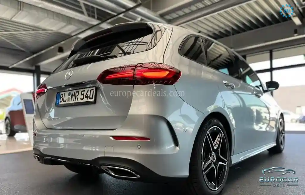 Mercedes-Benz B 180