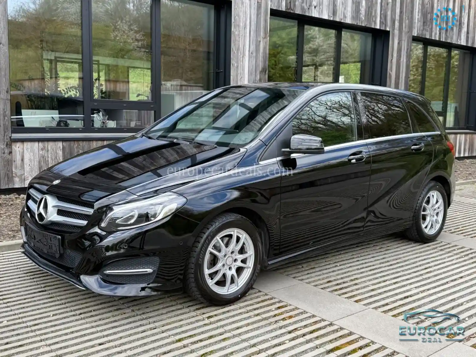 Mercedes-Benz B 180