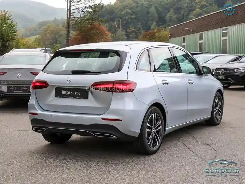 Mercedes-Benz B 200