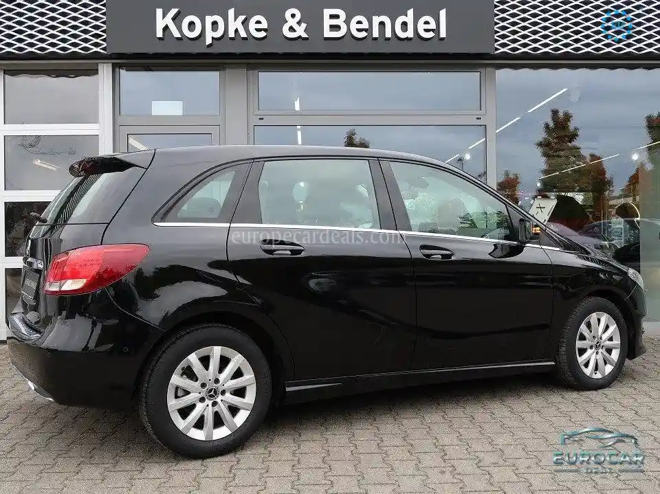 Mercedes-Benz B 180