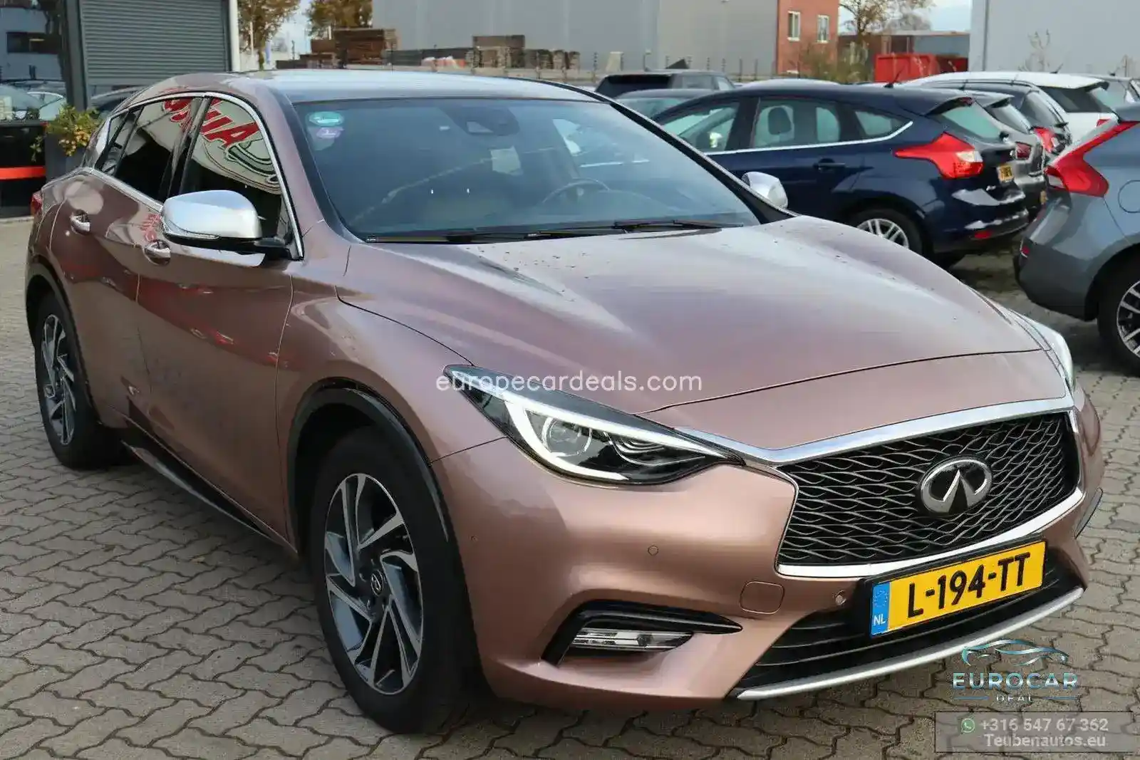 Infiniti Q30