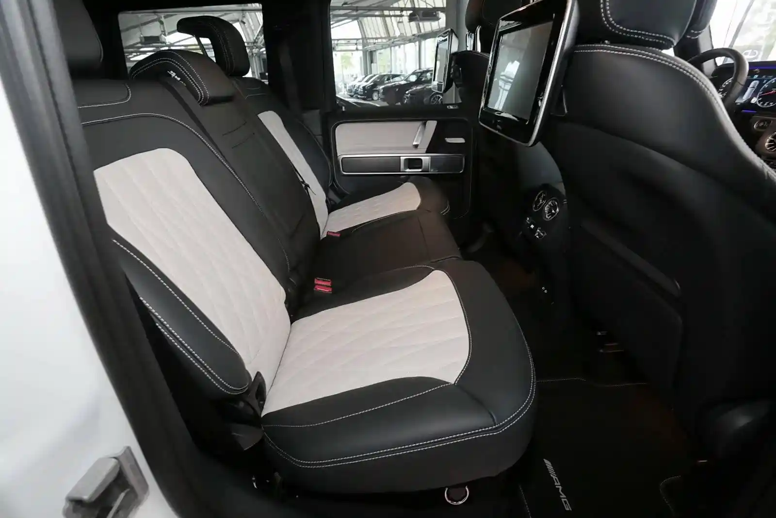 Mercedes-Benz G 500