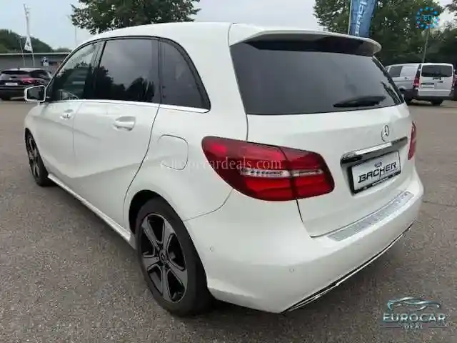 Mercedes-Benz B 180
