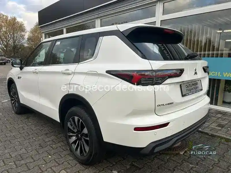 Mitsubishi Plug-in Hybrid Outlander
