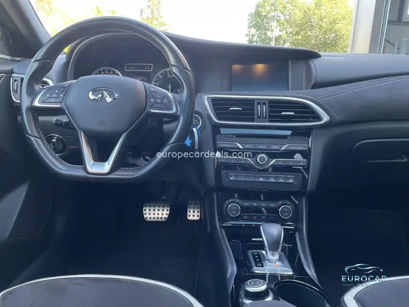 Infiniti Q30
