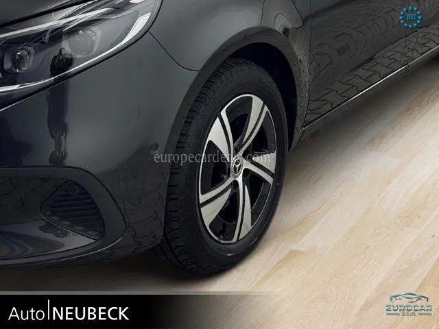 Mercedes-Benz V 220