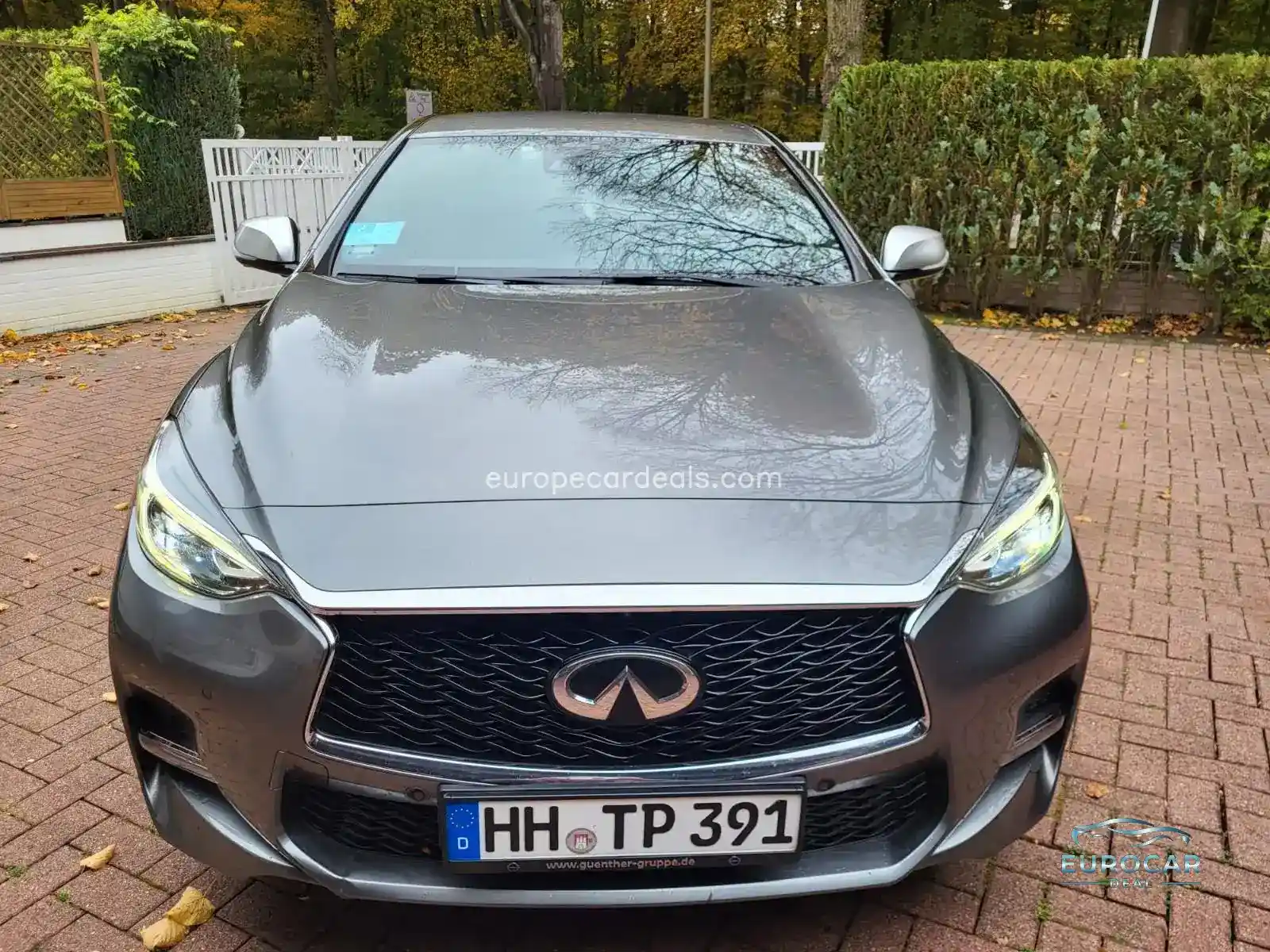 Infiniti Q30