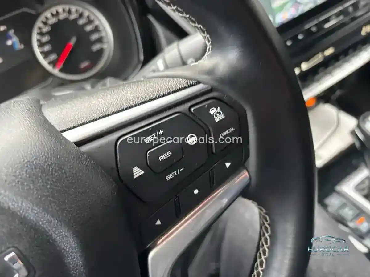 Double Cab 4WD V-CROSS A/T MODE-CAB Fahrw.