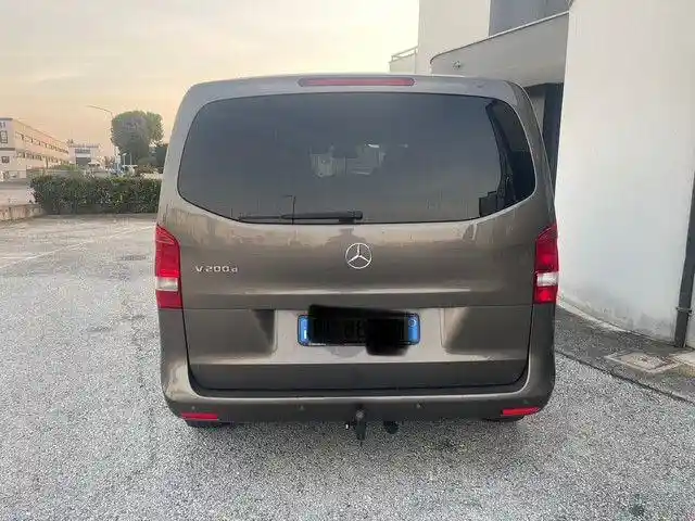 Mercedes-Benz V 200