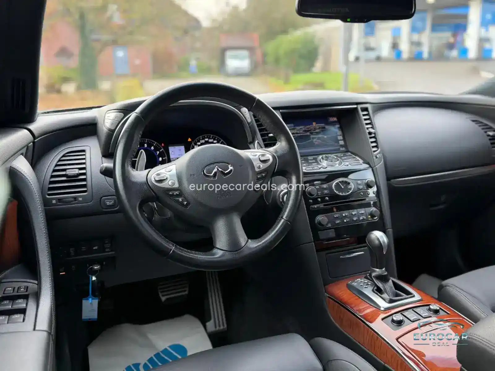 Infiniti QX70