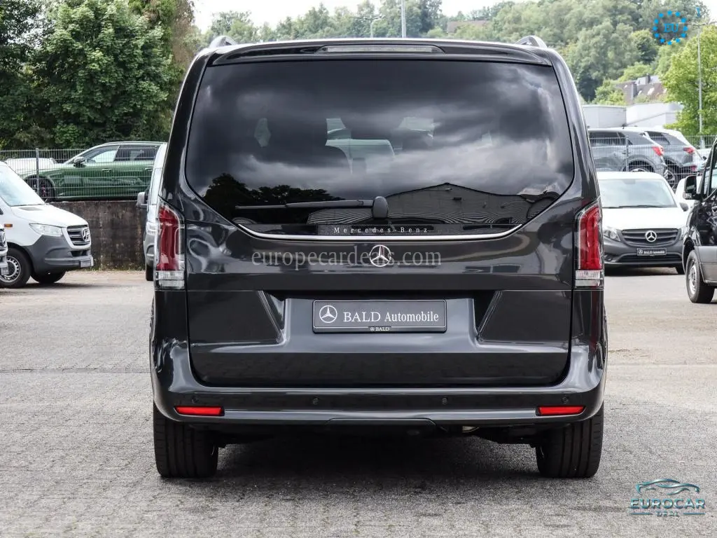Mercedes-Benz V 220