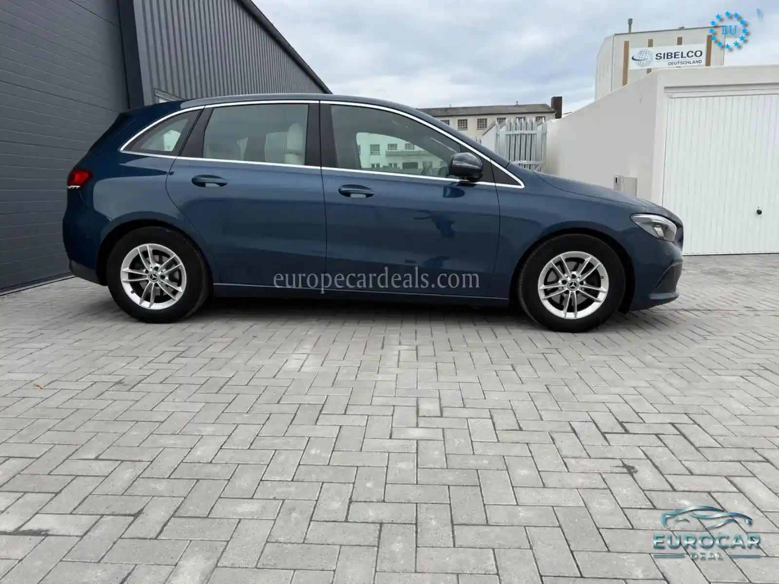 Mercedes-Benz B 180