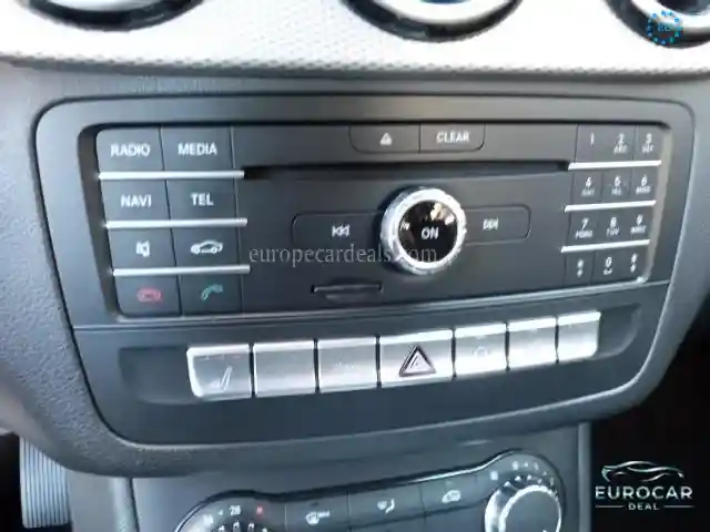 Mercedes-Benz B 180