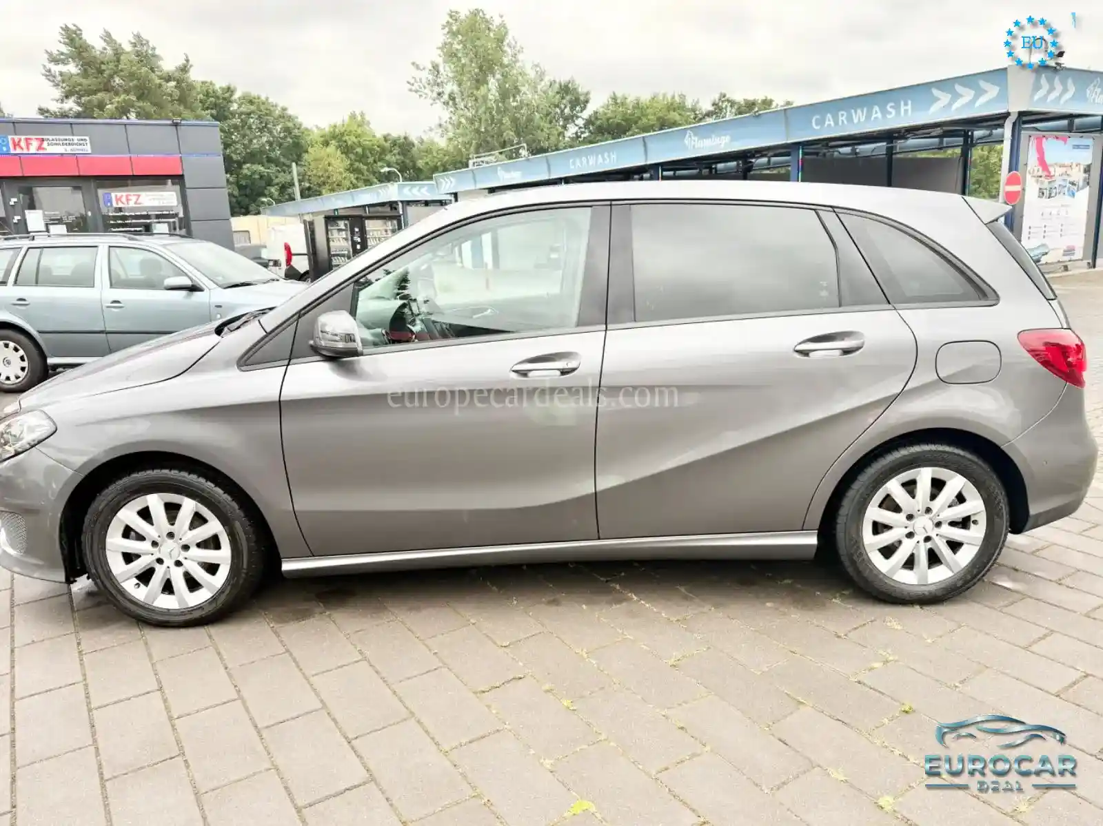 Mercedes-Benz B 180