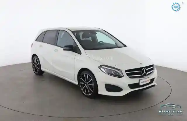 Mercedes-Benz B 180