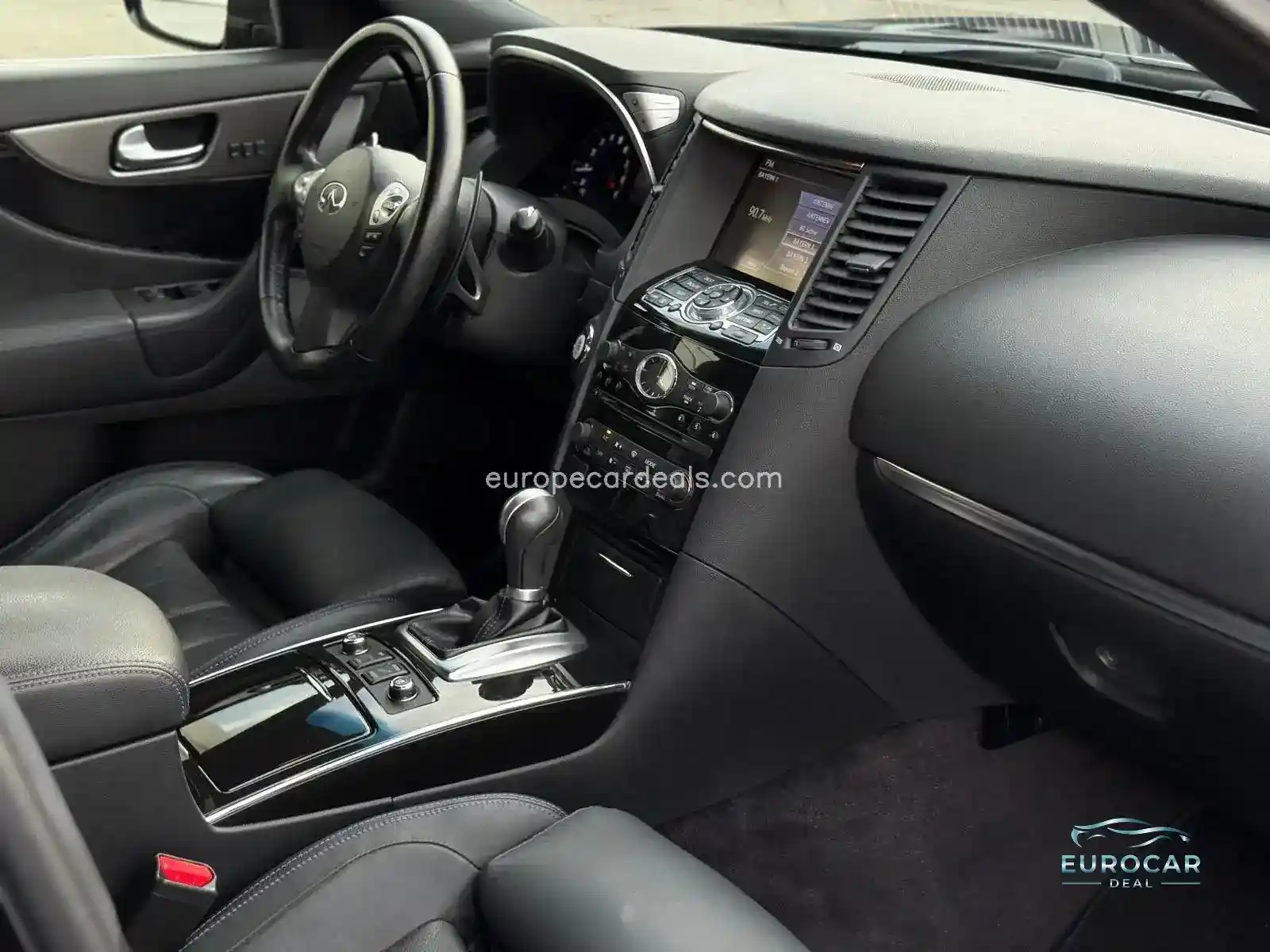 Infiniti QX70
