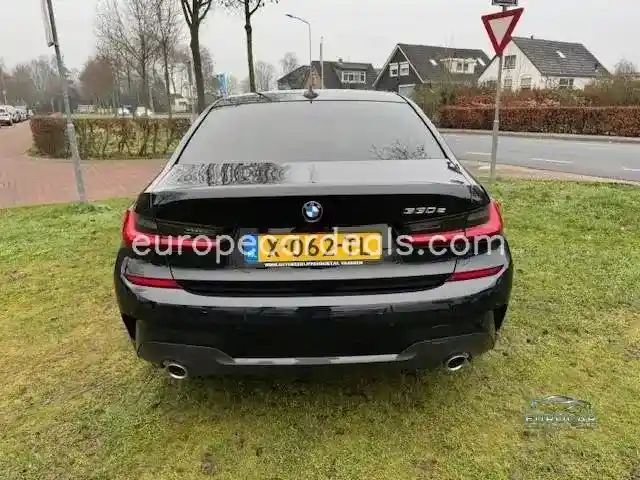 BMW 330