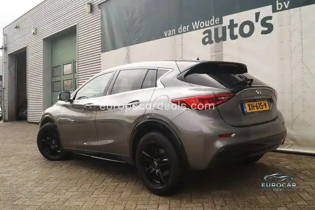 Infiniti Q30